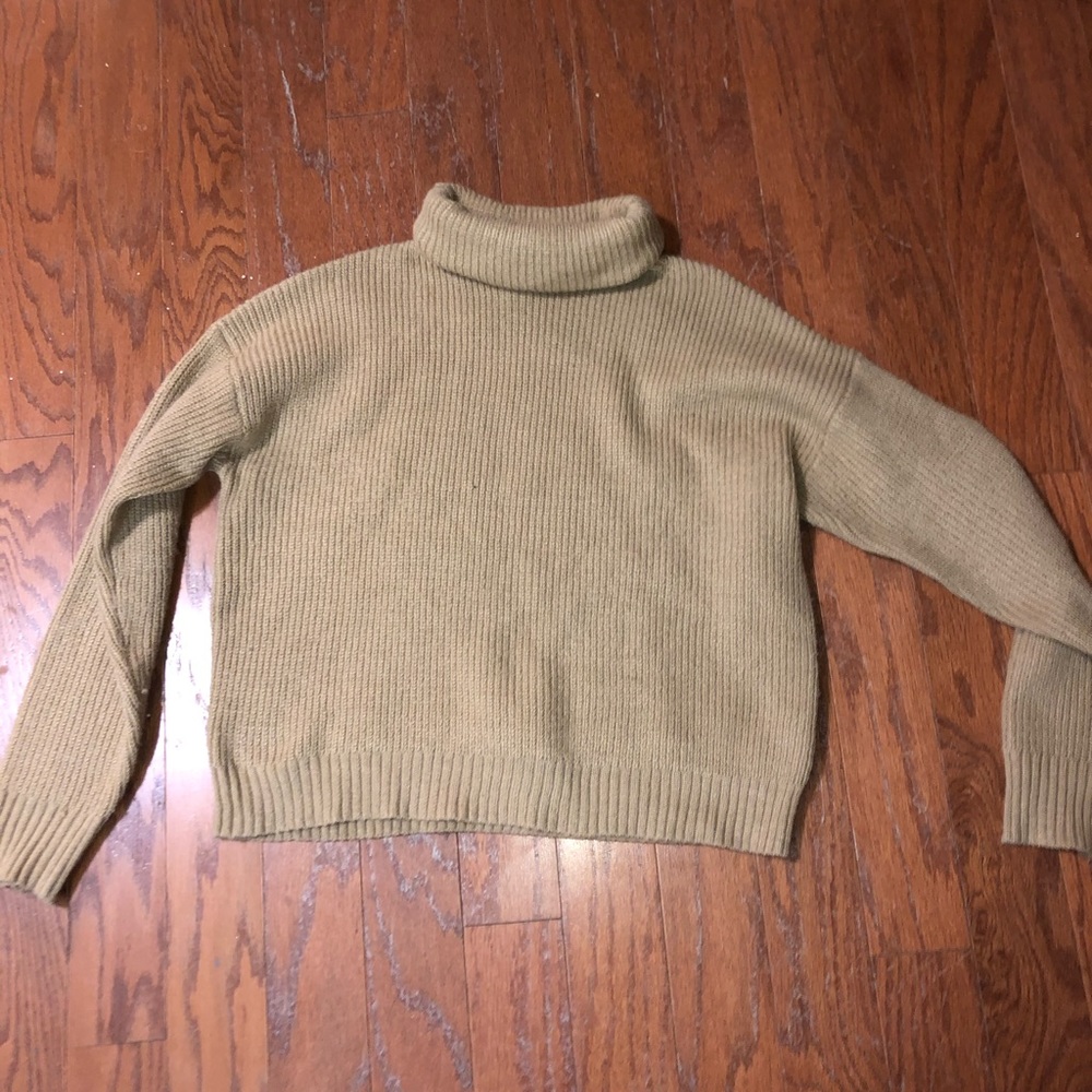 beige forever 21 sweater!!